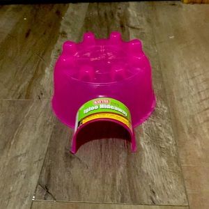 Igloo hideaway for hamsters